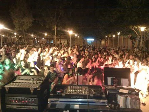 Discomovil Para Verbenas Populares Al Aire Libre Con Dj Animador Incluido